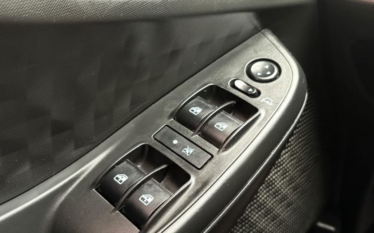 imagem-https://www.socarrao.com.br/sc-vehicle-images-prod/4128691/1790368299524-V2hhdHNBcHAgSW1hZ2UgMjAyNi0wOS0yMyBhdCAxNS4zNS41NCAoMykuanBlZw.jpeg