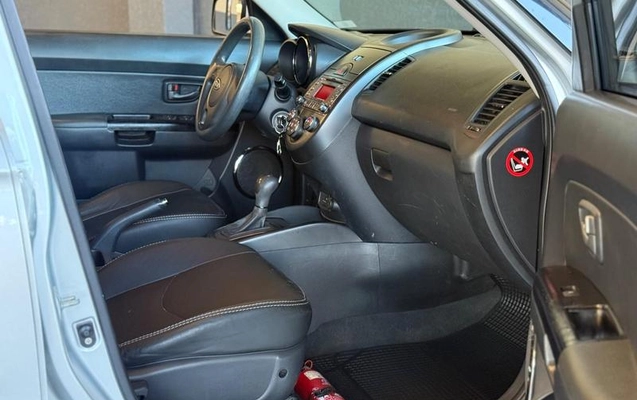 imagem-https://www.socarrao.com.br/sc-vehicle-images-prod/4129354/1790370029956-8515394_7_B_203aded64f.jpeg