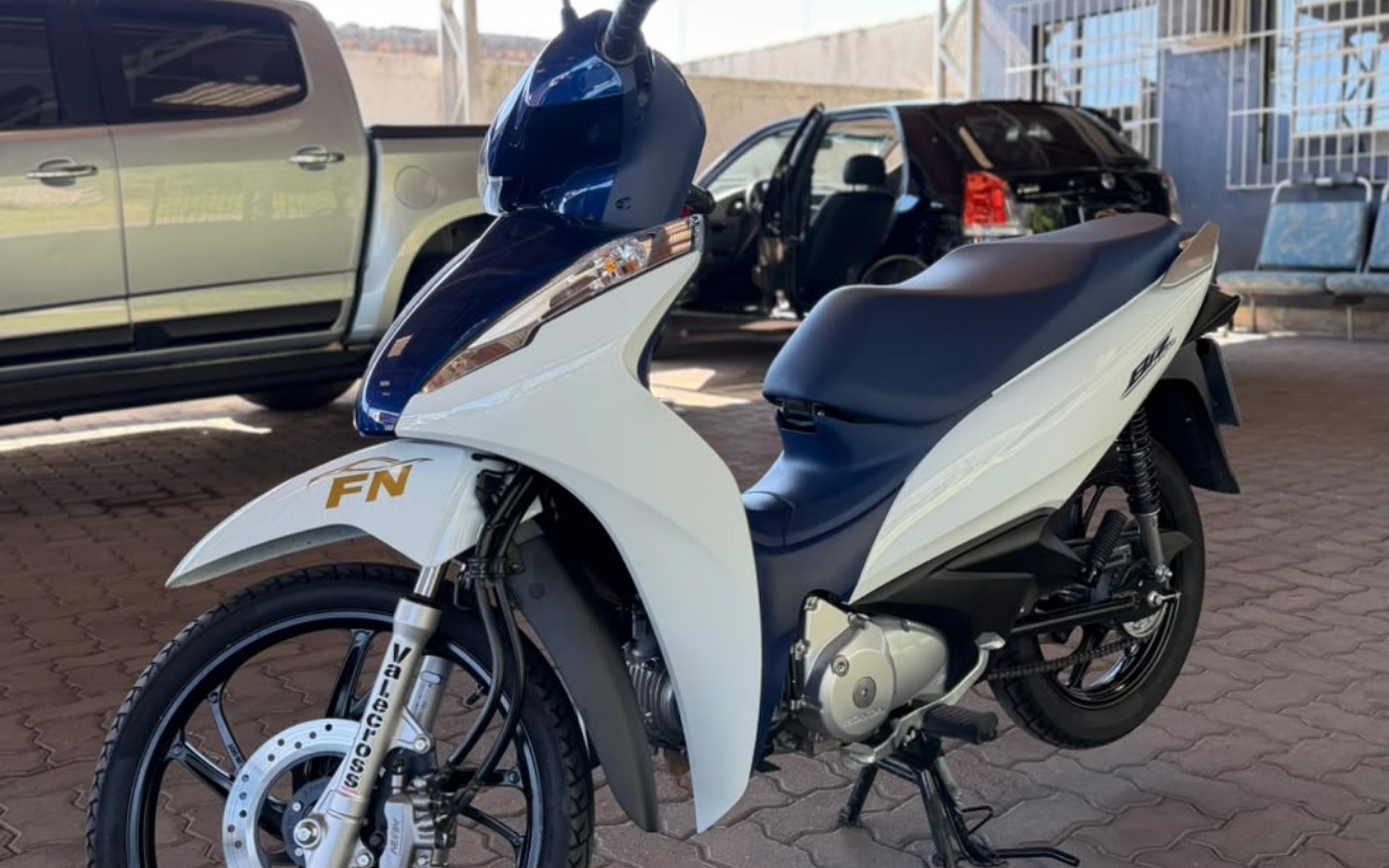 Honda BIZ 125 ES/ 125 ES FLEX 2024 Branco — foto 1 de 3