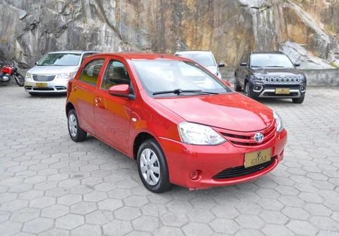 Toyota Etios 2015 Vermelho — foto 1 de 3