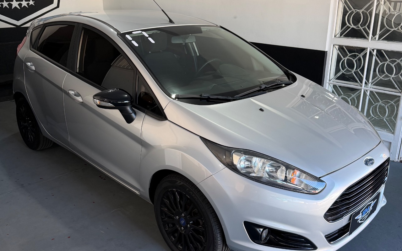 Ford Fiesta SE 1.6 16V Flex 5p 2017 Prata — foto 1 de 3