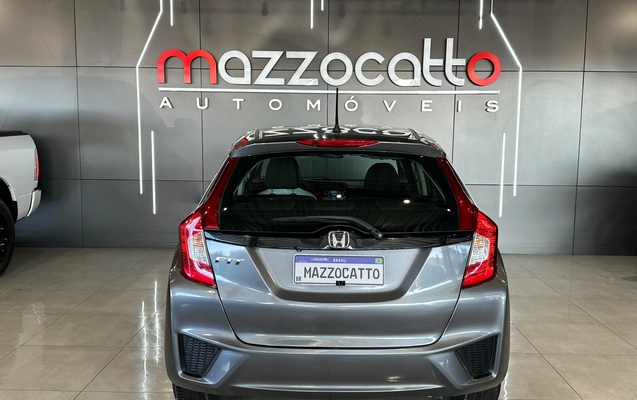 imagem-https://www.socarrao.com.br/sc-vehicle-images-prod/4144982/1790427989678-003_b274989b55e6450c43098ce7c6318081.jpg