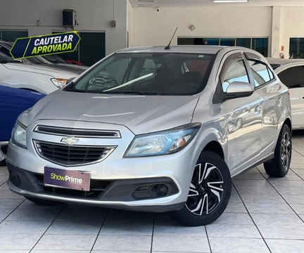 Chevrolet Onix 2013 Prata — foto 1 de 3