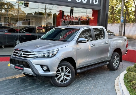 Toyota Hilux 2016 Prata — foto 1 de 3