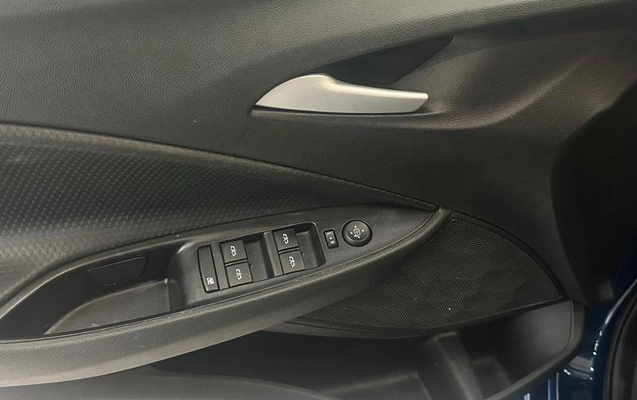 imagem-https://www.socarrao.com.br/sc-vehicle-images-prod/4145128/1790430579012-8420104_7_B_54cc83edc9.jpeg