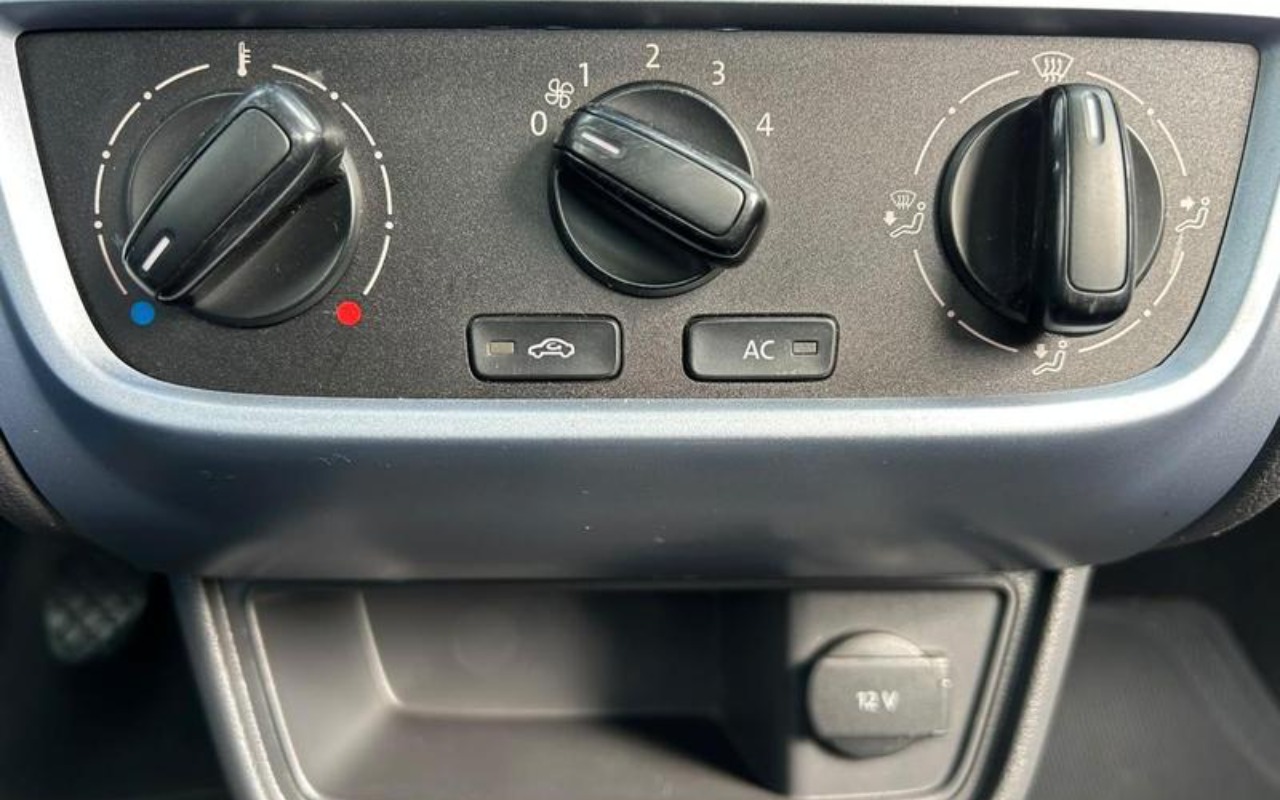 imagem-https://www.socarrao.com.br/sc-vehicle-images-prod/4145444/1790436066294-RkNfMzQ0NjVfODQ3OTQ0MV8xMF9WXzQ5MzVhNjZjOTcuanBlZw.jpeg