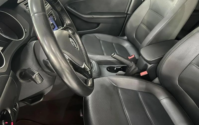 imagem-https://www.socarrao.com.br/sc-vehicle-images-prod/4145451/1790436671515-8516758_11_B_599f503f7b.jpeg