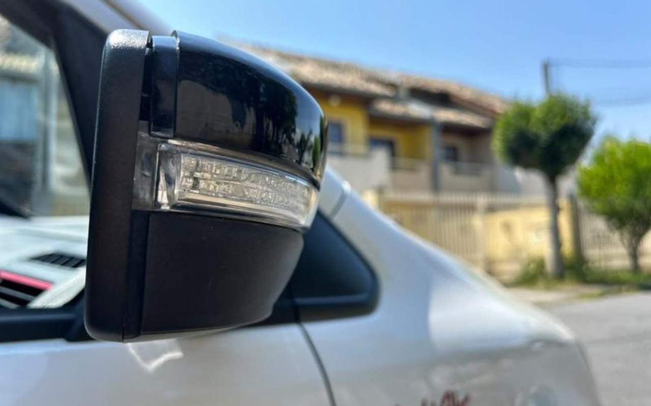 imagem-https://www.socarrao.com.br/sc-vehicle-images-prod/4146471/1790447881727-RkNfMzQ0NjVfODQ5MDM1Nl8yMV9WXzY4NjhhY2E2NmMuanBlZw.jpeg