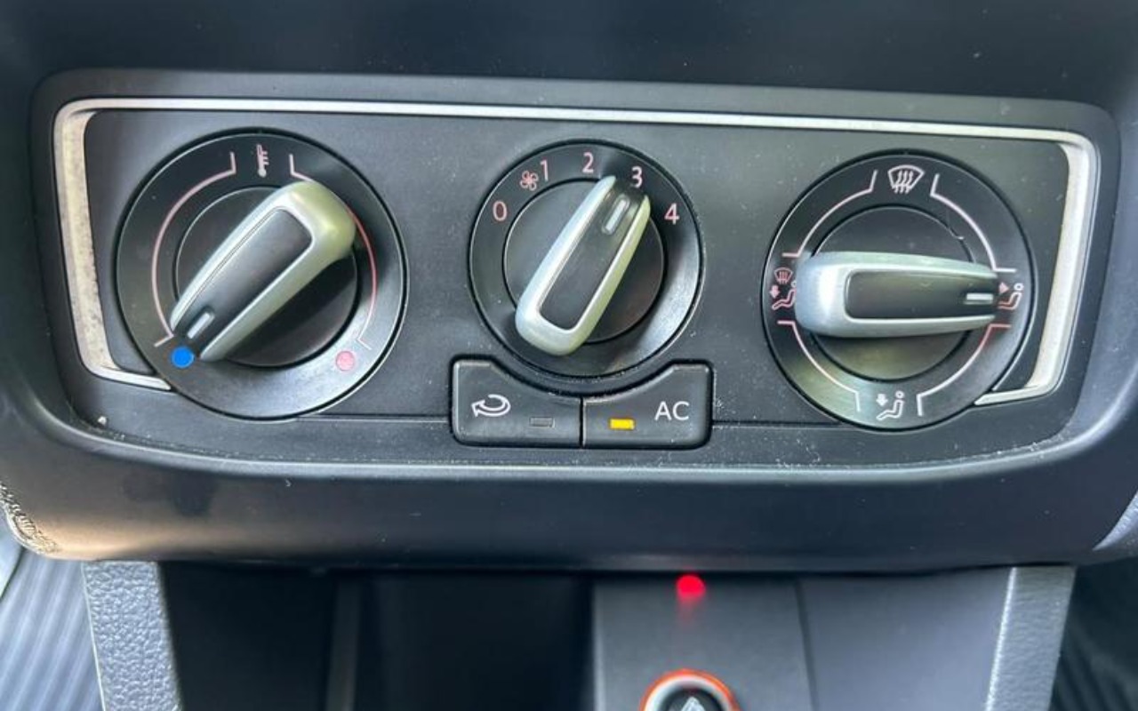 imagem-https://www.socarrao.com.br/sc-vehicle-images-prod/4146471/1790447882185-RkNfMzQ0NjVfODQ5MDM1Nl8yM19WX2YxMWFhZmI5N2EuanBlZw.jpeg