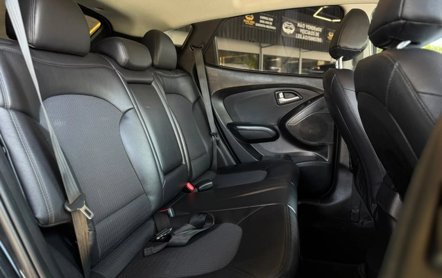 imagem-https://www.socarrao.com.br/sc-vehicle-images-prod/4155562/1790510894104-003_924ec37f50acc40375968468a76ed431.jpg