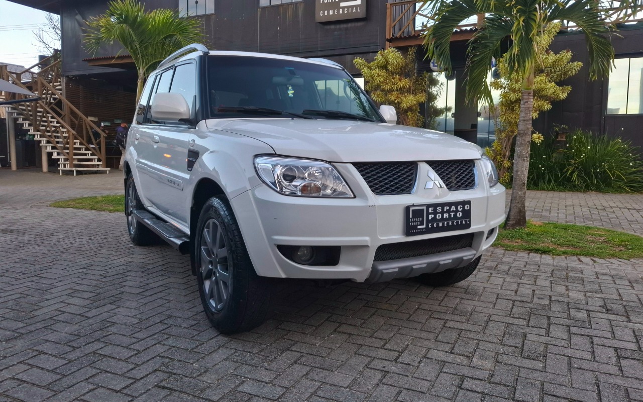 Mitsubishi Pajero TR4 2015 Branco — foto 1 de 3