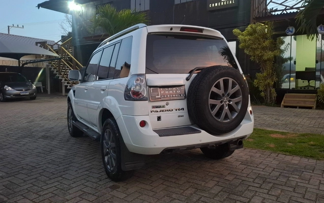 imagem-https://www.socarrao.com.br/sc-vehicle-images-prod/4156027/1790532481051-MjAyNjA5MjRfMTgxOTQ5LmpwZy5qcGVn.jpeg