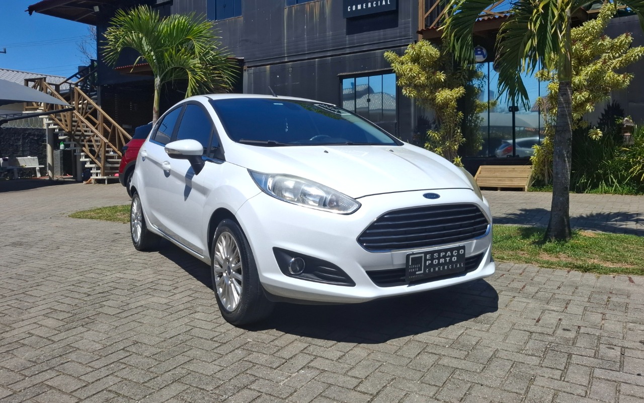 Ford Fiesta 2016 Branco — foto 1 de 3