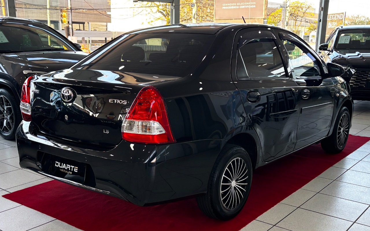imagem-https://www.socarrao.com.br/sc-vehicle-images-prod/4156615/1790563874721-MDA4LmpwZw.jpg