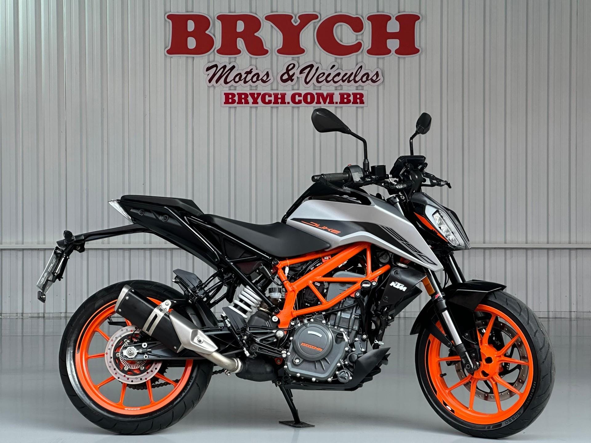 KTM DUKE 390  na cor Cinza em Pomerode / SC - 41606
