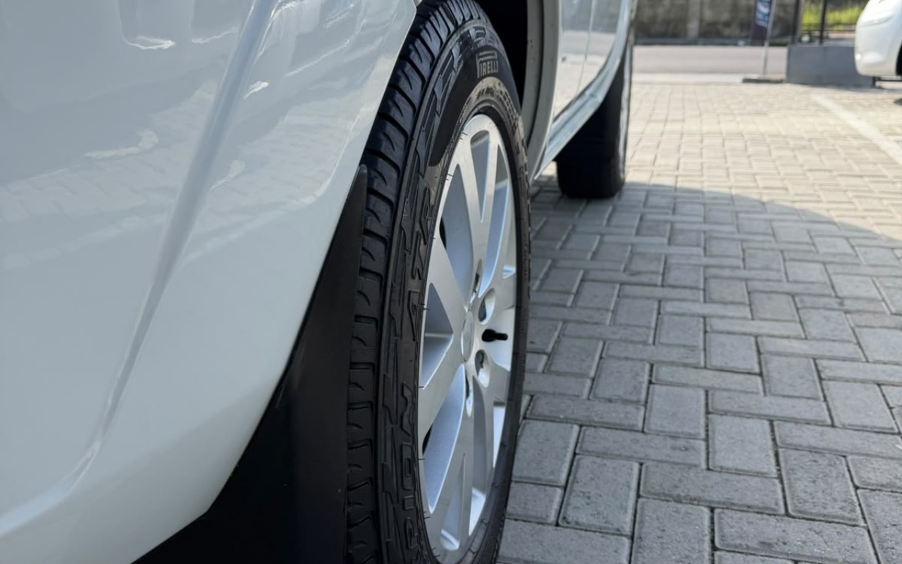 imagem-https://www.socarrao.com.br/sc-vehicle-images-prod/4165008/1790596442162-V2hhdHNBcHAgSW1hZ2UgMjAyNi0wOS0yOCBhdCAwOC4yOC4xMC5qcGVn.jpeg