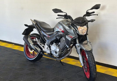 Honda CB 250 TWISTER/FLEXONE 2018 Prata — foto 1 de 3
