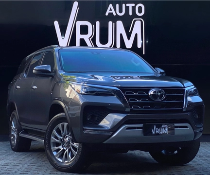 Toyota Hilux SW4 2021 Cinza — foto 1 de 3