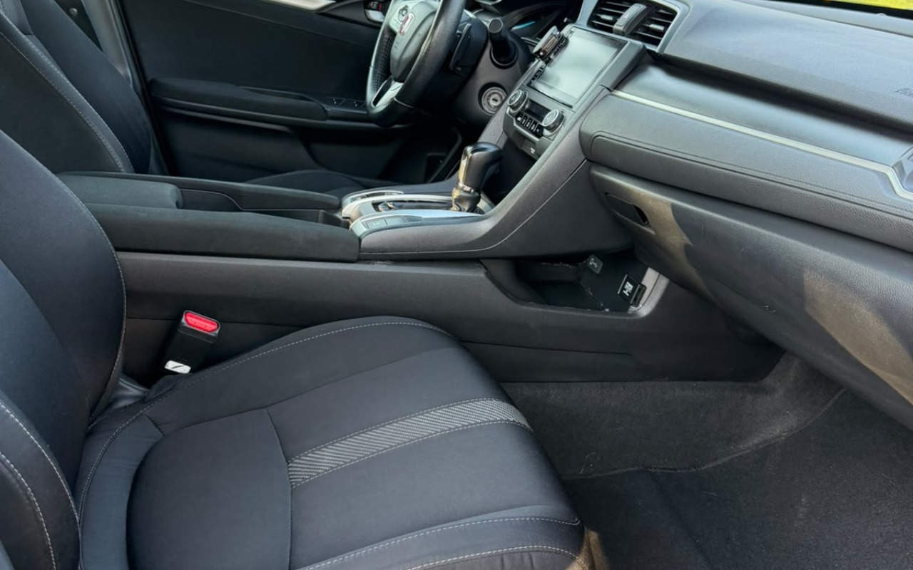 imagem-https://www.socarrao.com.br/sc-vehicle-images-prod/4167098/1790604494207-V2hhdHNBcHAgSW1hZ2UgMjAyNi0wOS0yOCBhdCAxMC41OS4xMiAoMSkuanBlZw.jpeg