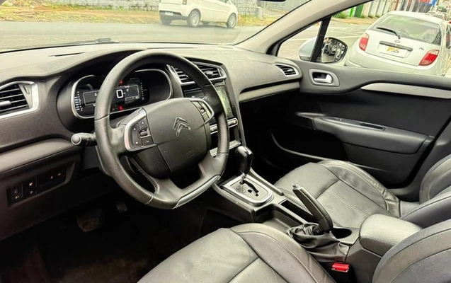 imagem-https://www.socarrao.com.br/sc-vehicle-images-prod/4167437/1790686805770-8301144_9_B_fc01a3aa89.jpeg