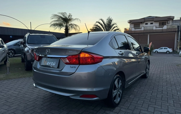 imagem-https://www.socarrao.com.br/sc-vehicle-images-prod/4167668/1790776917049-b8627e0b-4f12-4eae-8d4d-97f96ae877df.jpg