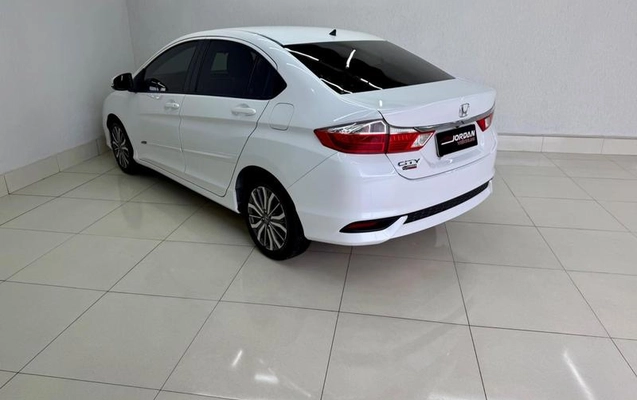 imagem-https://www.socarrao.com.br/sc-vehicle-images-prod/4168746/1790694624347-8469357_8_B_de2711f204.jpeg