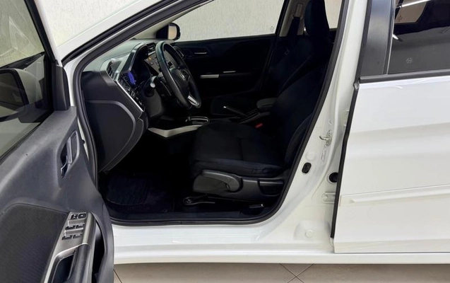 imagem-https://www.socarrao.com.br/sc-vehicle-images-prod/4168746/1790694624355-8469357_13_B_70811b2dd8.jpeg