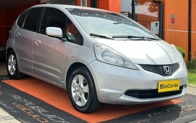 imagem-https://www.socarrao.com.br/sc-vehicle-images-prod/4169054/1790610463395-8500880_18_B_8c616c4466.jpeg