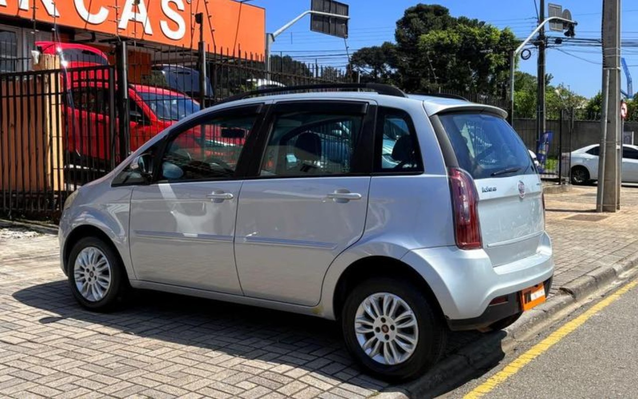 imagem-https://www.socarrao.com.br/sc-vehicle-images-prod/4170192/1790613606751-ODQ5ODUyN18xMF9CXzljOGY2NjMzNDYuanBlZw.jpeg