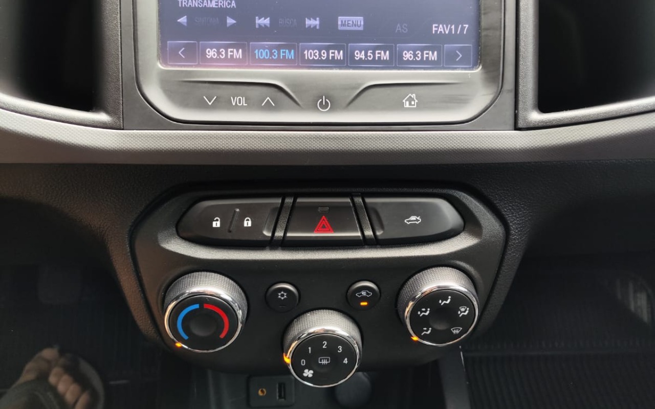 imagem-https://www.socarrao.com.br/sc-vehicle-images-prod/4171761/1790617025866-SW1hZ2VtIGRvIFdoYXRzQXBwIGRlIDIwMjUtMTEtMDUgw6AocykgMTcuNDkuMzRfOTkzNzRmNDEuanBn.jpg