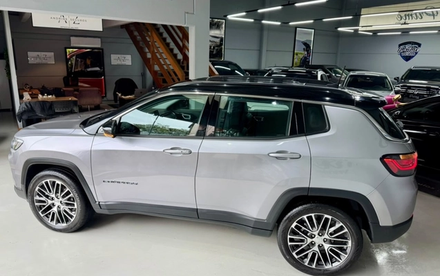 imagem-https://www.socarrao.com.br/sc-vehicle-images-prod/4171983/1790617419217-5_024108.jpg