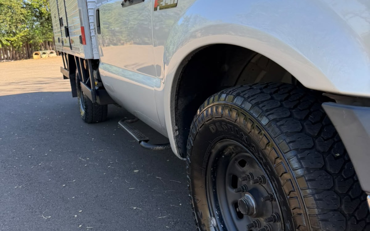 imagem-https://www.socarrao.com.br/sc-vehicle-images-prod/4172570/1790619213899-V2hhdHNBcHAgSW1hZ2UgMjAyNi0wOS0wOCBhdCAyMi4xOS4yNS5qcGVn.jpeg