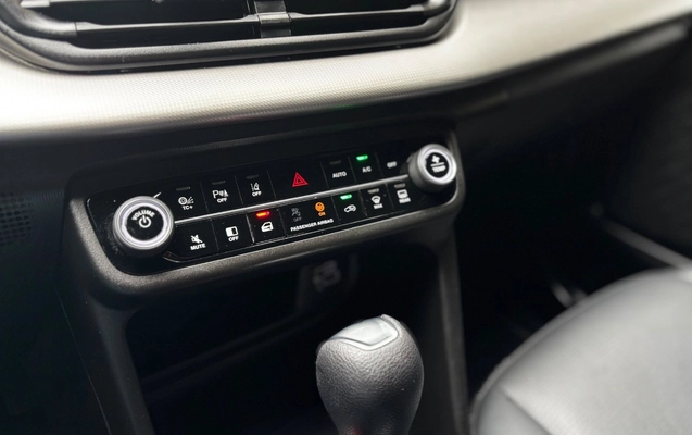 imagem-https://www.socarrao.com.br/sc-vehicle-images-prod/4173282/1790621289644-YTE3OTRmZDgtZTlhNi00YzQzLTllOTktNjNjOGVhY2ViZDU2LmpwZWc.jpeg