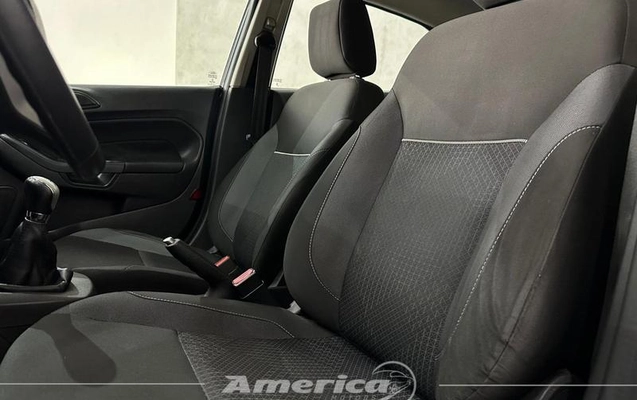 imagem-https://www.socarrao.com.br/sc-vehicle-images-prod/4173894/1790622870194-8486218_2_B_6898a3a362.jpeg