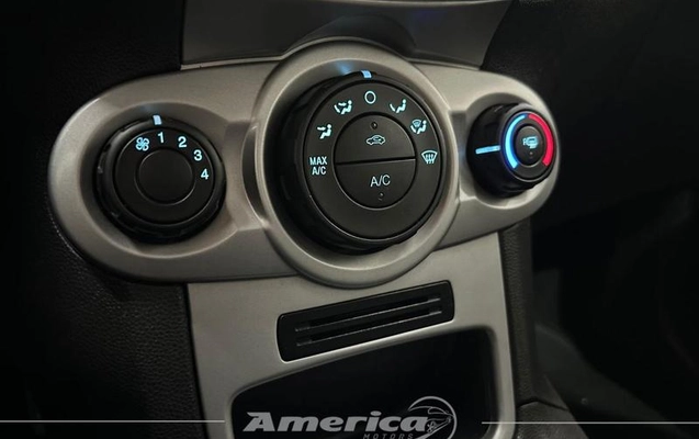 imagem-https://www.socarrao.com.br/sc-vehicle-images-prod/4173894/1790622870195-8486218_6_B_cb7d91af13.jpeg