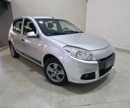 Renault Sandero 2013 Prata — foto 1 de 3