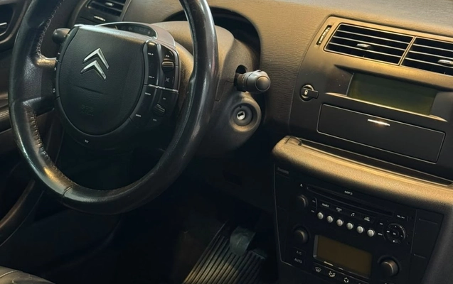 imagem-https://www.socarrao.com.br/sc-vehicle-images-prod/4174775/1790625002092-729bed2011cd42638cbd141ec150da33_1790624801783.jpg