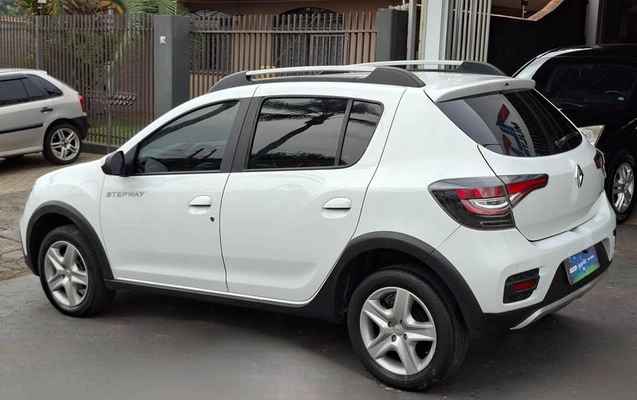 imagem-https://www.socarrao.com.br/sc-vehicle-images-prod/4174778/1790624933825-8485171_6_B_42c82c10f1.jpeg