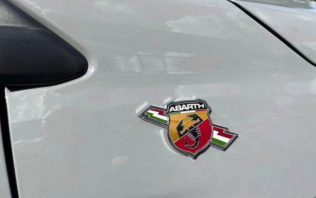 imagem-https://www.socarrao.com.br/sc-vehicle-images-prod/4176770/1790643378307-XtUNQBea1TVVhngirpOiiIFXJ4lhvgUe.jpg