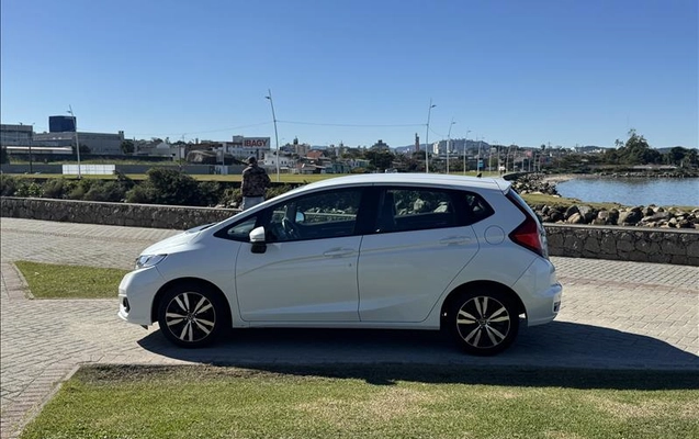 imagem-https://www.socarrao.com.br/sc-vehicle-images-prod/4177367/1790636490691-QTL-7160_08.jpg
