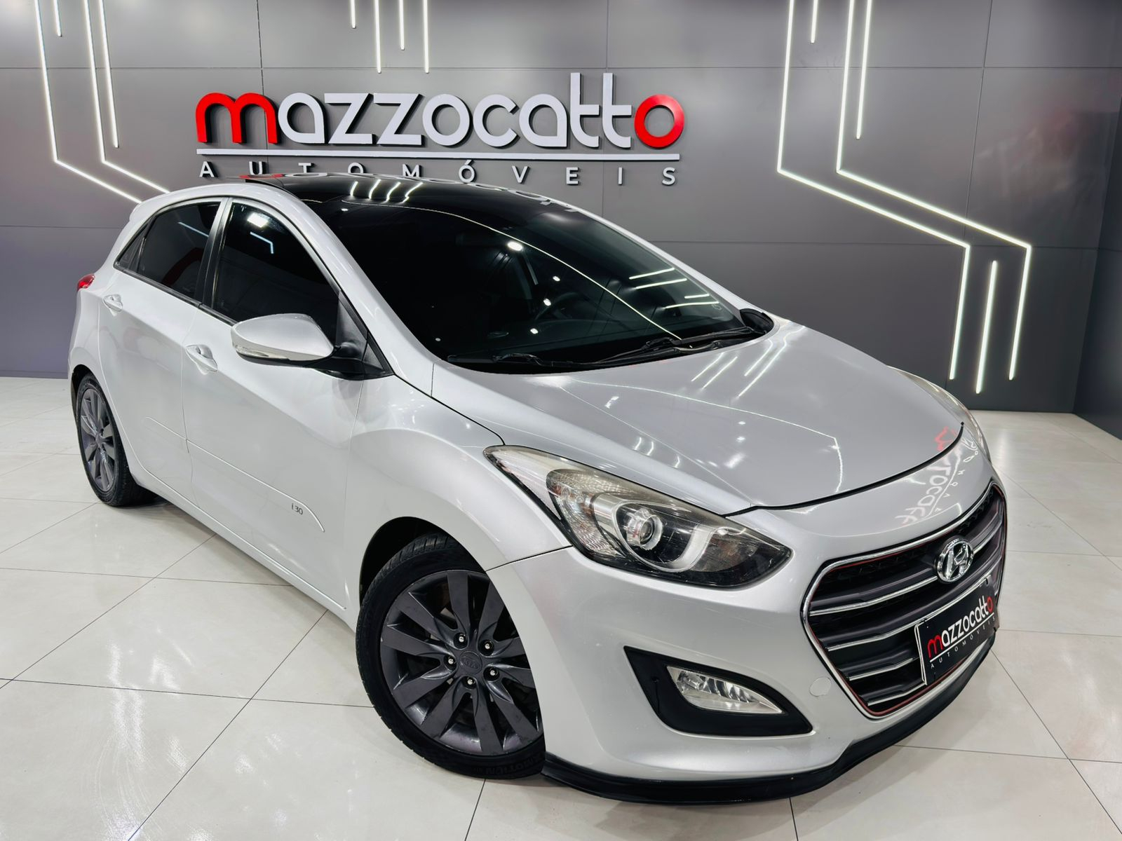 Hyundai i30 1.8 16V Aut. 5p 2016 Cinza — foto 1 de 3