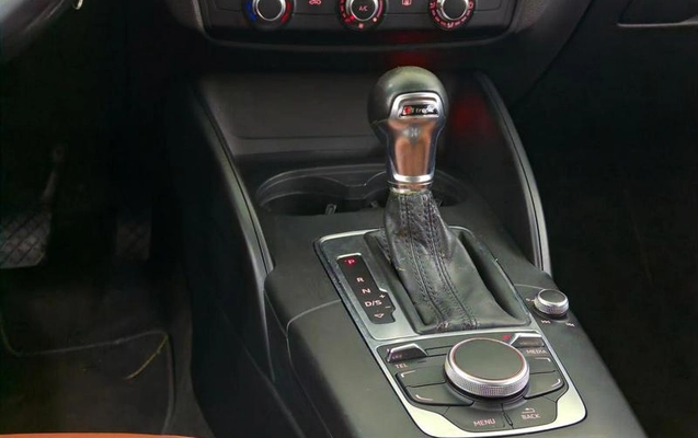 imagem-https://www.socarrao.com.br/sc-vehicle-images-prod/4177633/1790638436006-8328488_14_B_f3fce95e64.jpeg