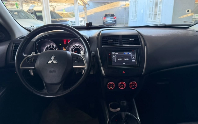 imagem-https://www.socarrao.com.br/sc-vehicle-images-prod/4178331/1790644902503-31cb6c4e-46f3-43fb-a10d-06318af16b73.jpg