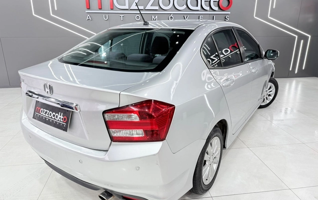 imagem-https://www.socarrao.com.br/sc-vehicle-images-prod/41797/1777062202360-003_324e334e048dc6029aca3e69179931fe.jpeg