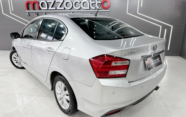 imagem-https://www.socarrao.com.br/sc-vehicle-images-prod/41797/1777062202362-003_56f1595cf9b2819becd4a5ccde41100e.jpeg