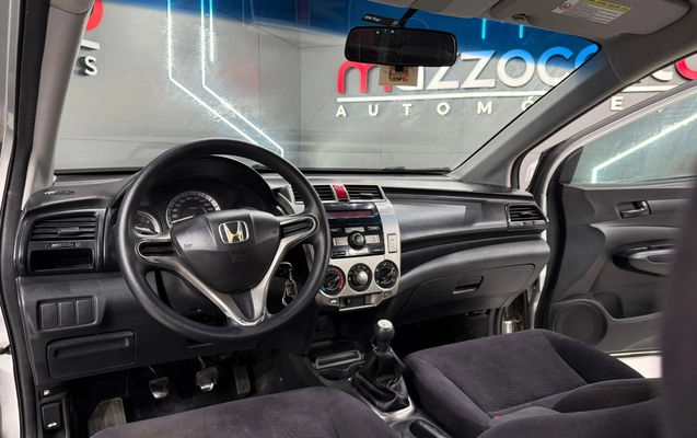 imagem-https://www.socarrao.com.br/sc-vehicle-images-prod/41797/1777062202364-003_7414dc6fdd4fa08dc71c105c85fab384.jpeg