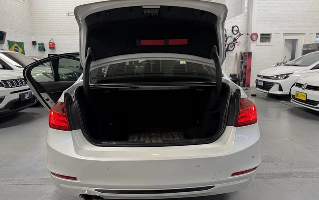 imagem-https://www.socarrao.com.br/sc-vehicle-images-prod/4186702/1790676219076-vehicle_image_1790662553_8f3d0141ea06640fd1e509b3bfa7a0a7.jpeg