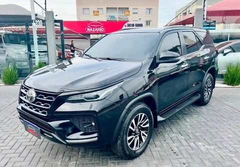 Toyota Hilux SW4 2021 Preto — foto 1 de 3
