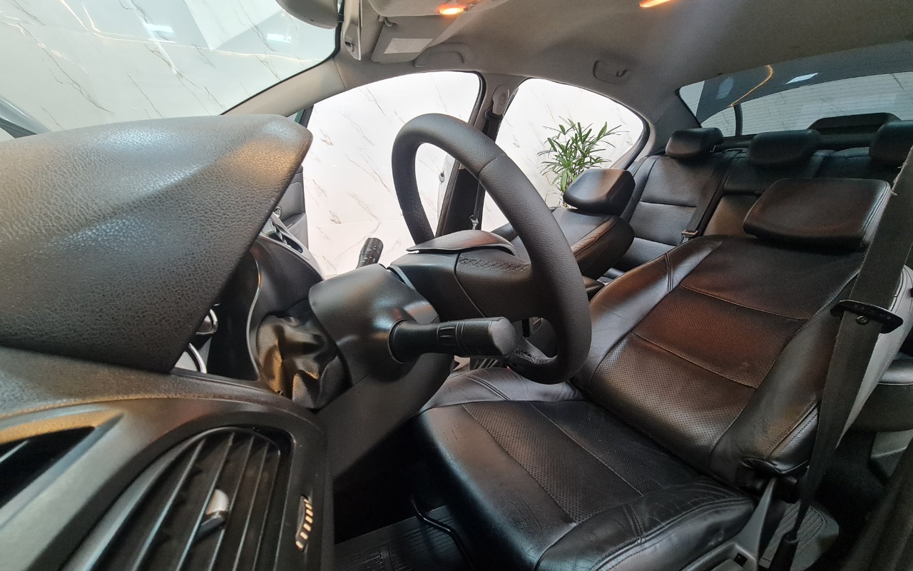 imagem-https://www.socarrao.com.br/sc-vehicle-images-prod/4188966/1790687701487-MjAyNjA5MjhfMTQ1NDUwKDEpLmpwZw.jpg