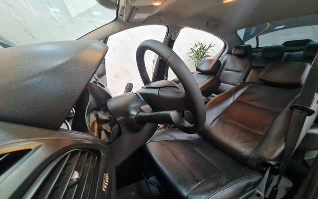 imagem-https://www.socarrao.com.br/sc-vehicle-images-prod/4188966/1790687701487-MjAyNjA5MjhfMTQ1NDUwKDEpLmpwZw.jpg